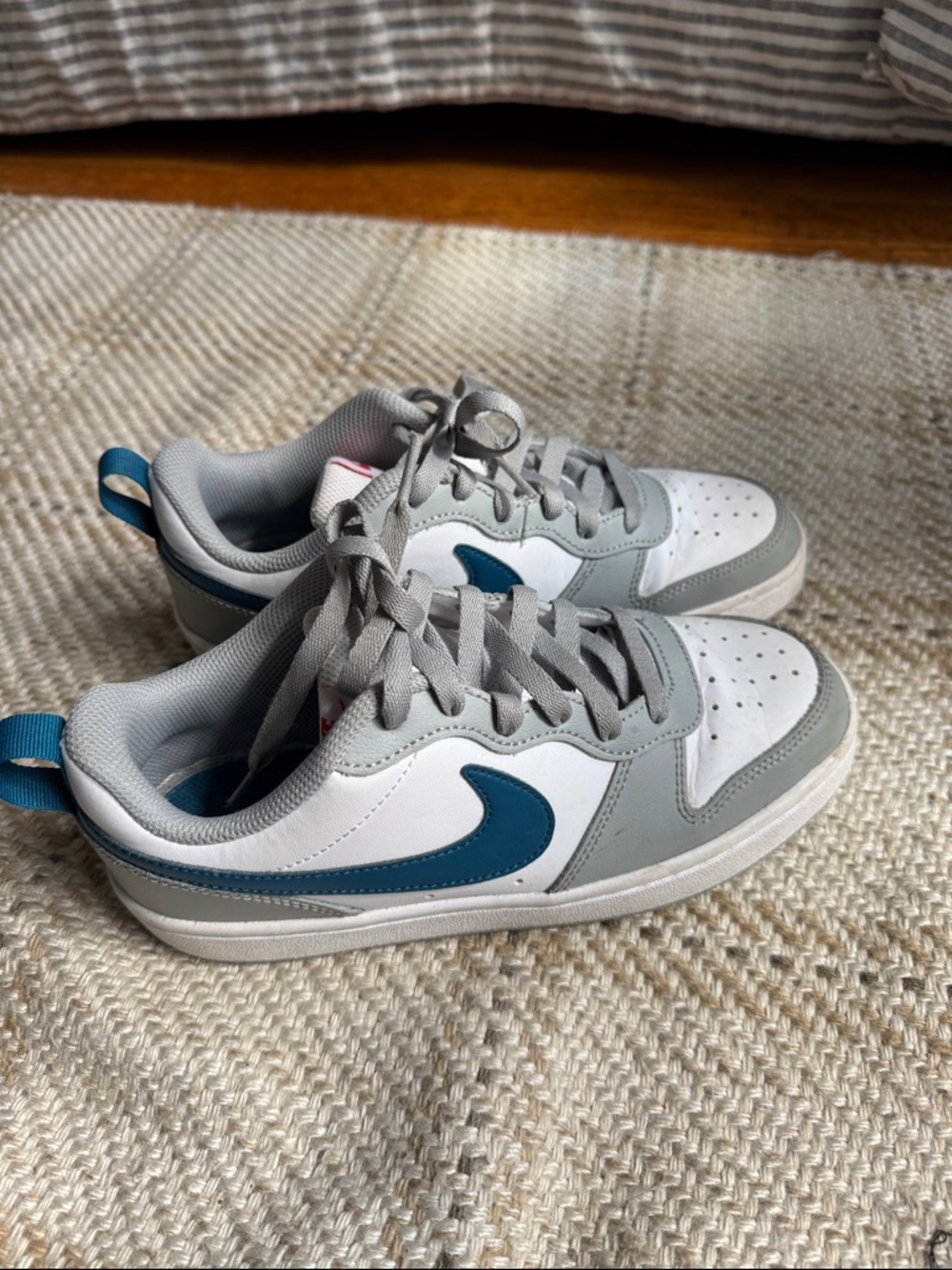 Nike Kids Low-Top Sneakers in White, Gray & Teal Blue